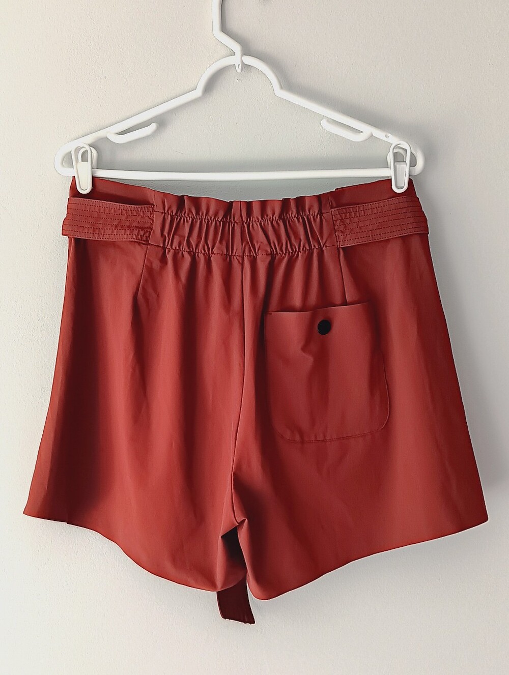 Athleta Skyline Short II Ruffled Belted Relaxed Fit 12" Rise Size 10 Rust Brown - Picture 3 of 15